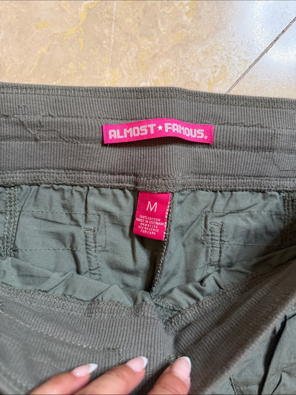 💕Almost Famous Olive Green Wide-Leg Cargo Capris💕 - Picture 2 of 7